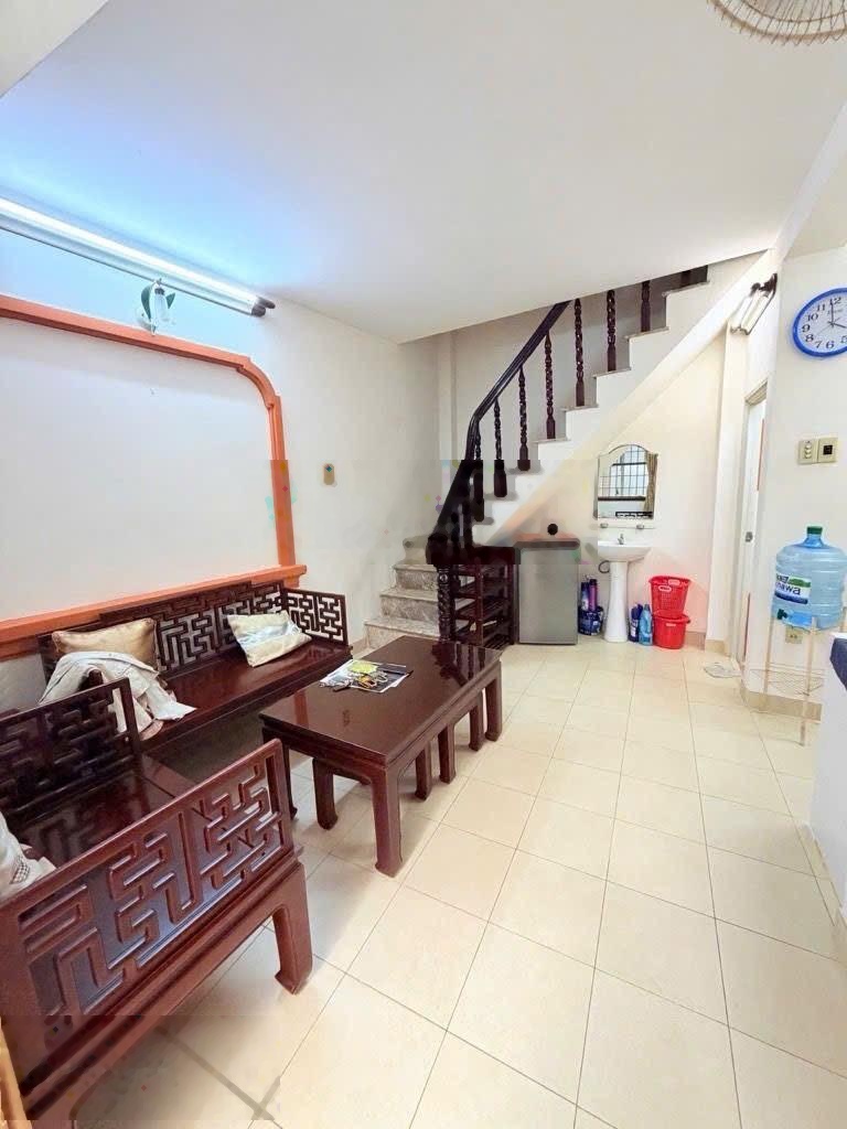 Nguyễn Văn Trỗi - 36m2 x3 tầng BTCT - nở hậu - tặng nội thất ở ngay - chỉ 5.5tỷ TL