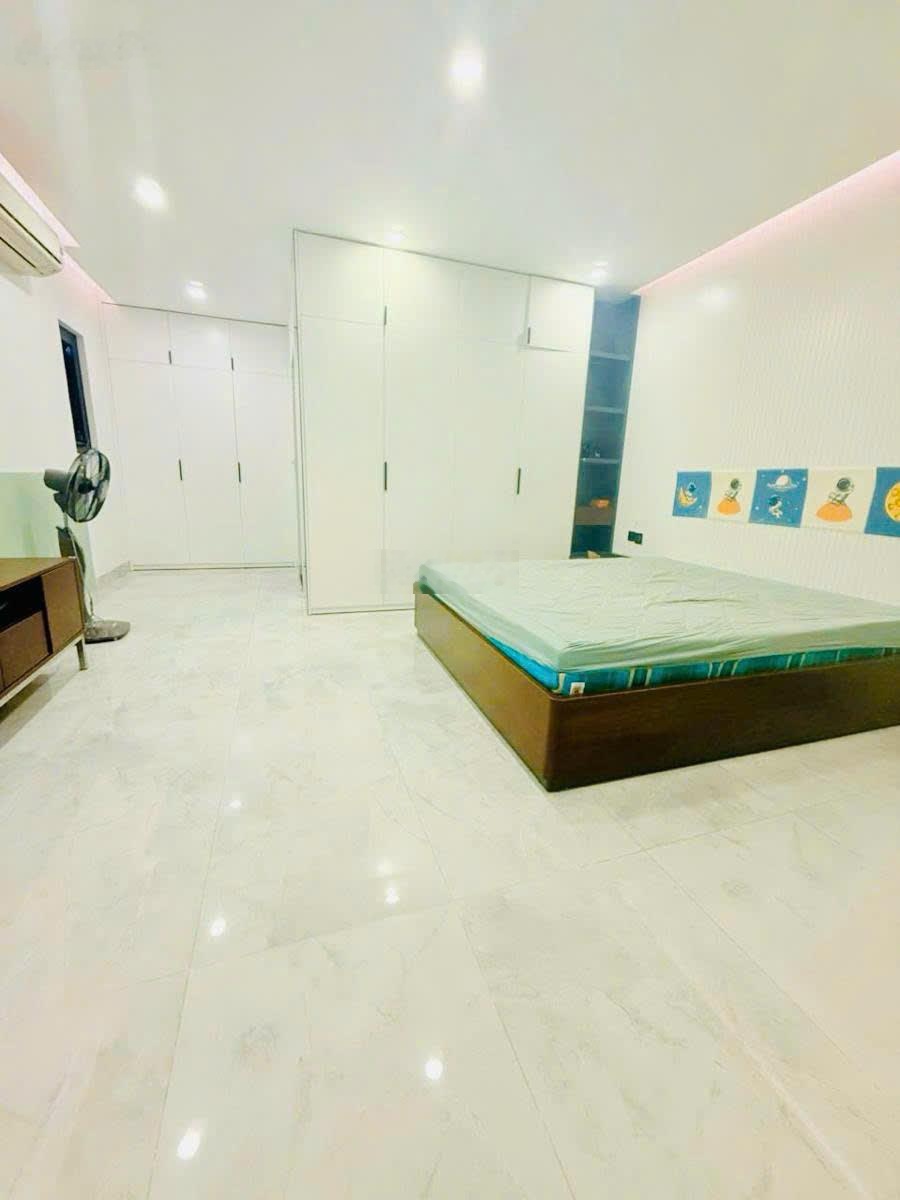 Cầu giấy - phân lô - ô tô tránh đỗ - 115m2 chỉ 33,x tỷ - 2 thoáng nở hậu - trung kính - mạc thái tổ