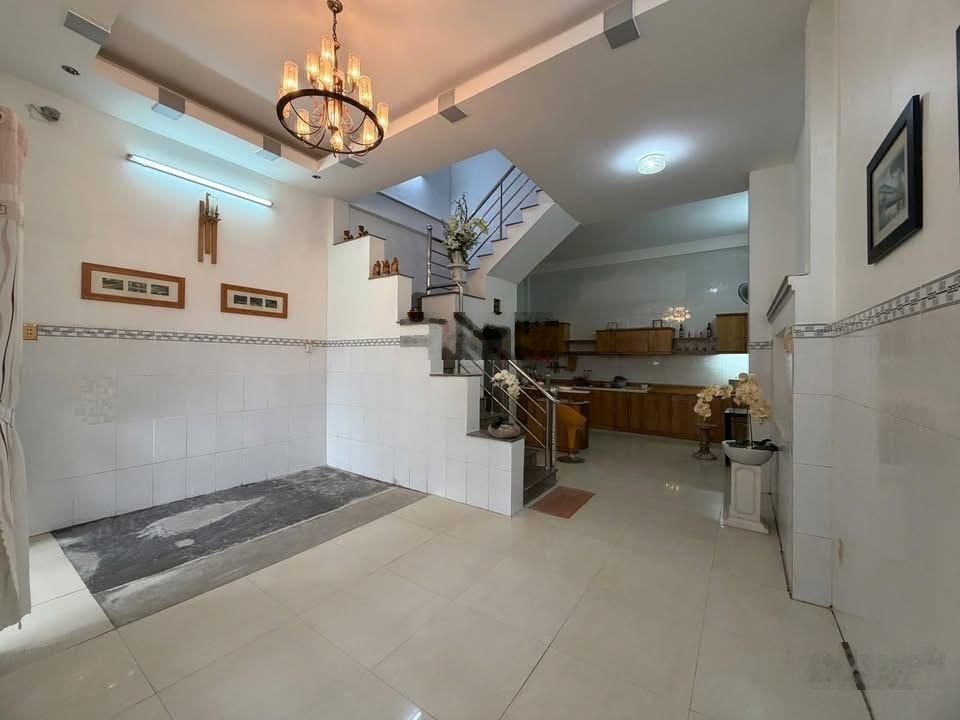 Nhà 3 tầng hẻm ô tô gần chợ Phú Thuận q7 tiện cho thuê hoặc decor lại mới