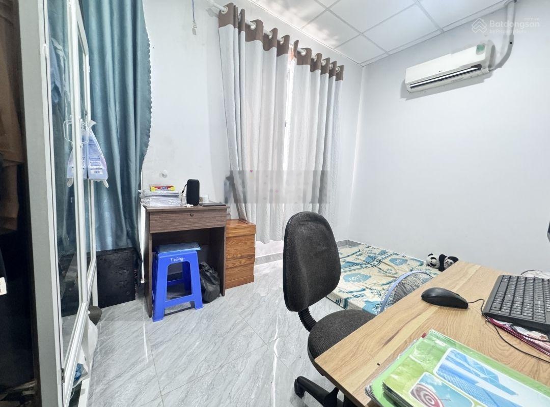 Cực hiếm: Nhà đối diện công viên - 33m2, giá: 3.1 tỷ, ngang 4.2m - Lê Thị Hoa Thủ Đức