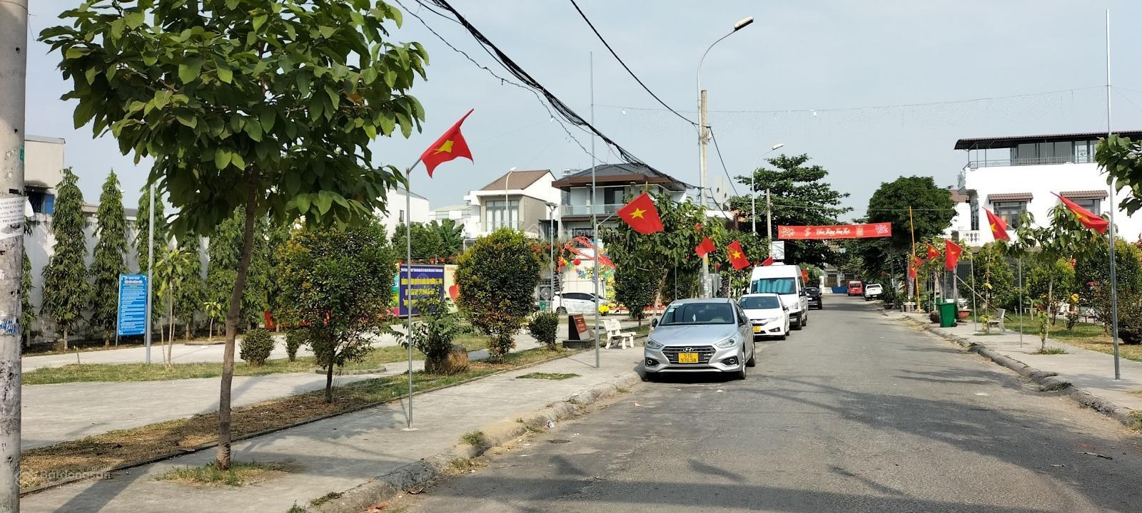 Cực hiếm: Nhà đối diện công viên - 33m2, giá: 3.1 tỷ, ngang 4.2m - Lê Thị Hoa Thủ Đức