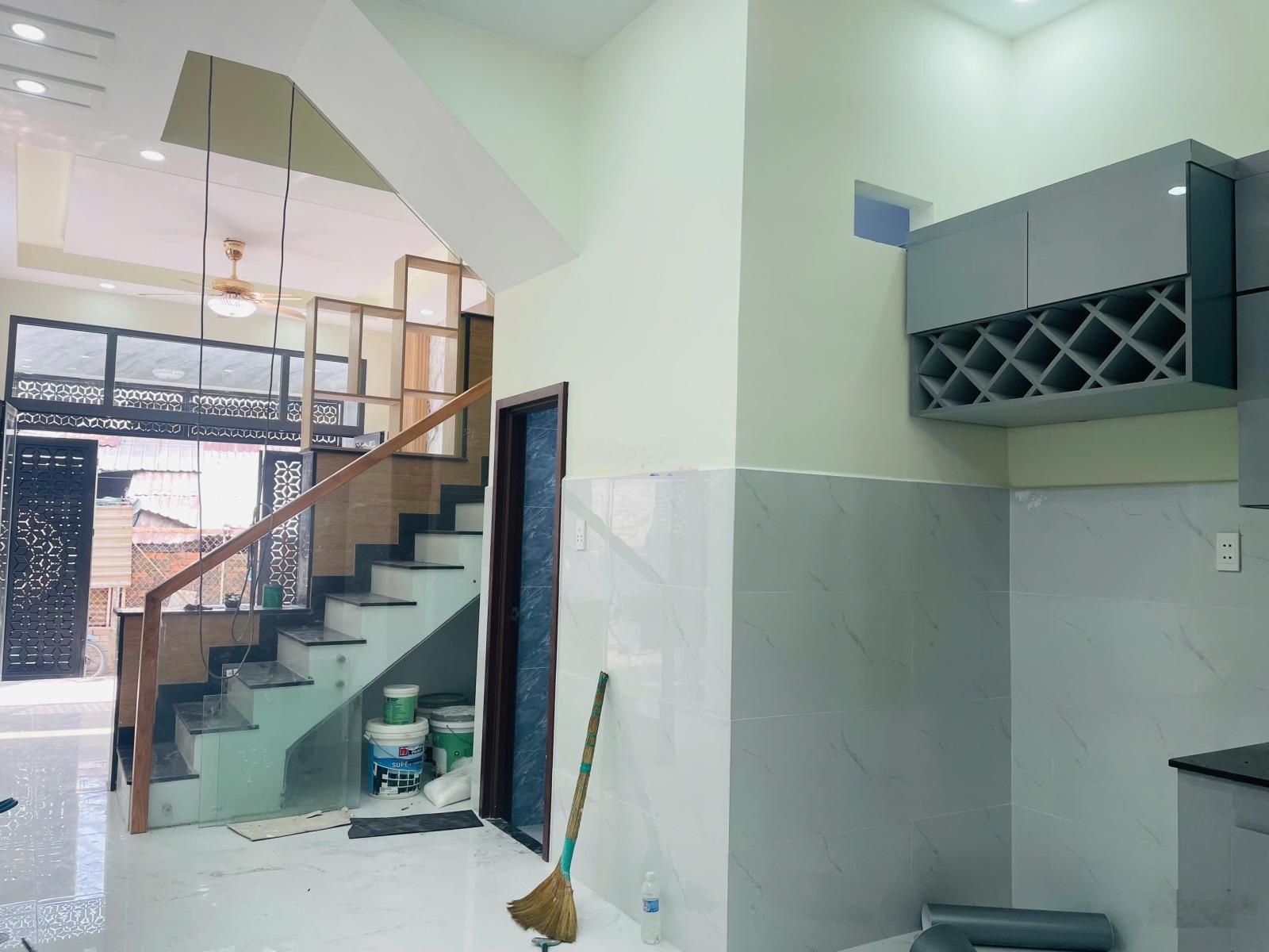 Bán nhà 1 trệt 2 lầu 1 tum đường 4m ra làng tăng phú Quận 9 cũ