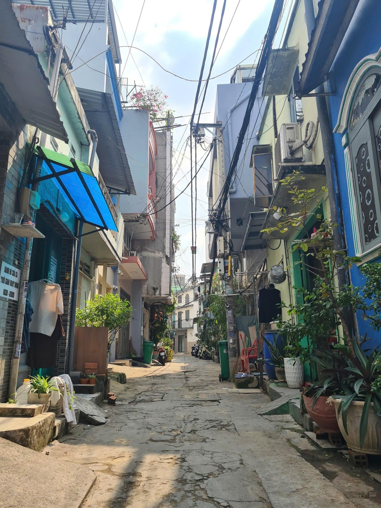 Giảm 400tr còn 4.79 tỷ dtcn 52m2 Nhà đẹp hẻm thông Âu Cơ, Trần Văn Quang