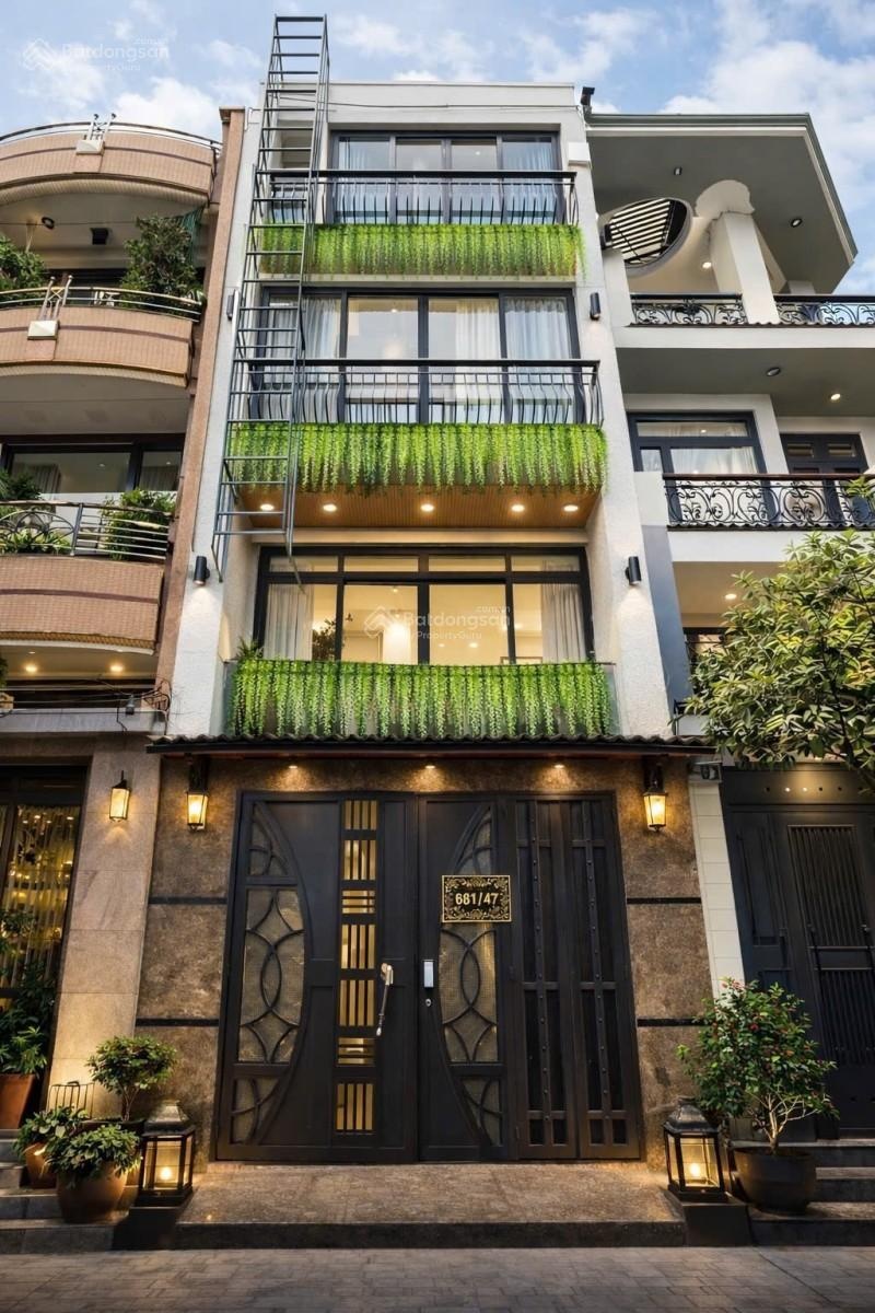 Siêu phẩm - chdv - xe hơi đậu trong nhà - ngay chợ hạnh thông tây - quang trung - gò vấp.