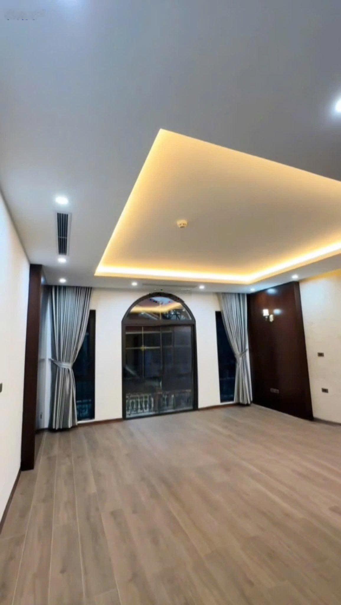 Cho thuê ngõ Kinh Doanh , ô Tô tránh tại Trung Kính, 55m2, 4tầng, Mt4,5m , giá 22tr/th