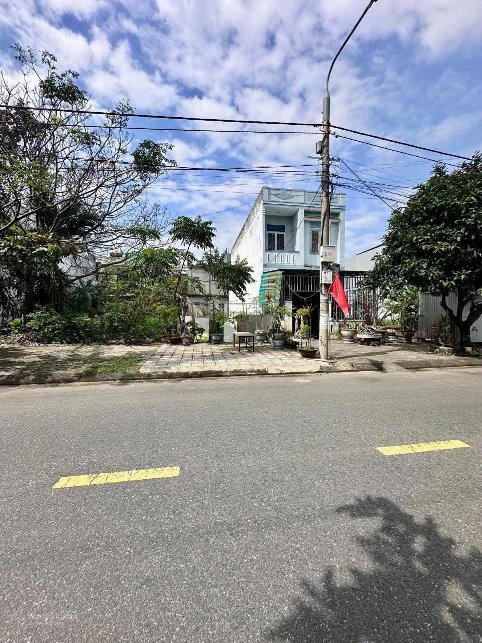 Bán đất đừơng Hằng Phương Nữ Sĩ (7m5) nhìn qua trường cấp 3 Võ Chí Công