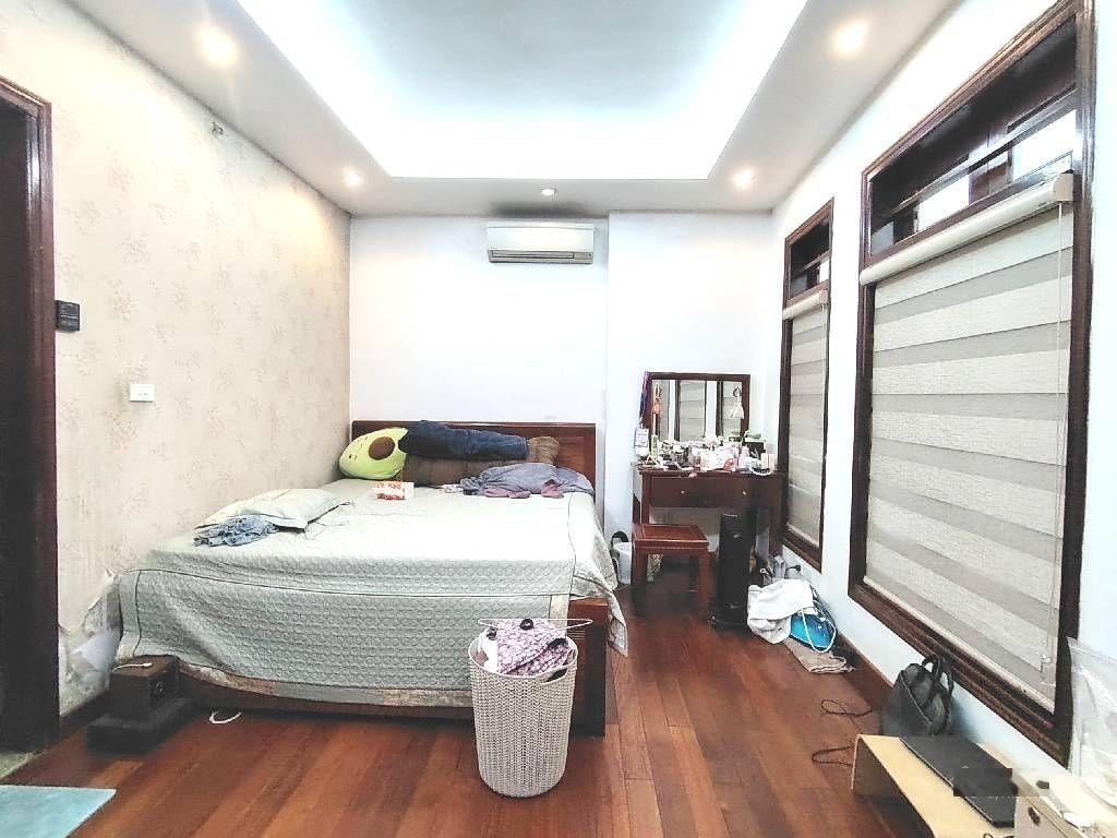 Bán nhà phân lô Gia Thụy 70m2, Ô tô tránh, Gara ô tô, giá 16 tỷ, Sổ đỏ chính chủ