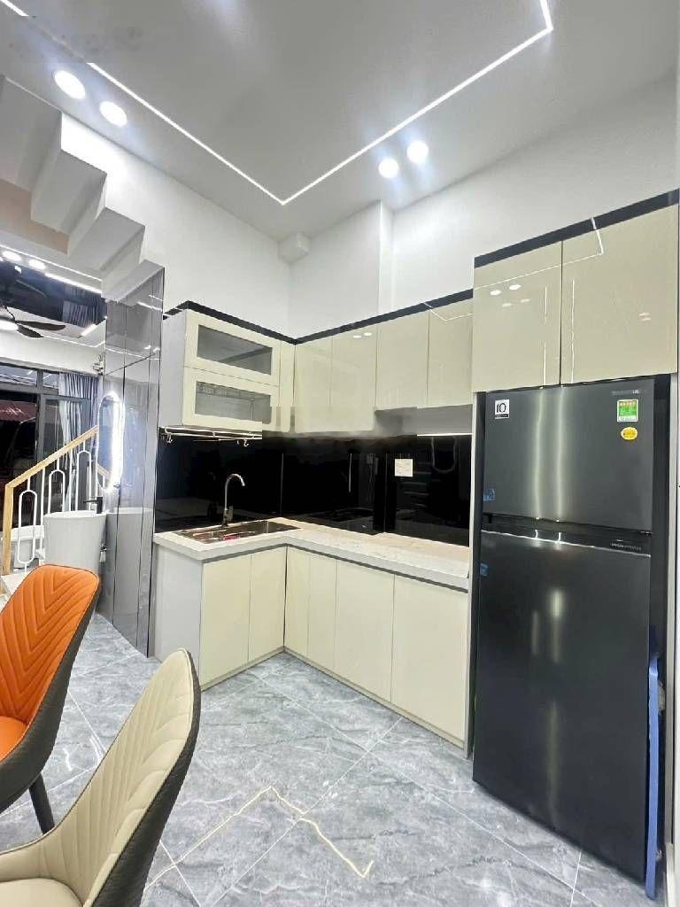 Nhà 2 tầng hẻm xe tải thông, đường nguyễn duy cung, gò vâp, 36m2, giá 5.x tỉ