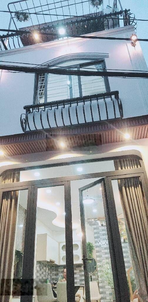 Bán nhà Nguyễn Thái Sơn căn góc 2 mặt tiền đều HXH,3tầng,30m2,3PN, 3WC nhỉnh 4tỷ trung tâm gò vấp