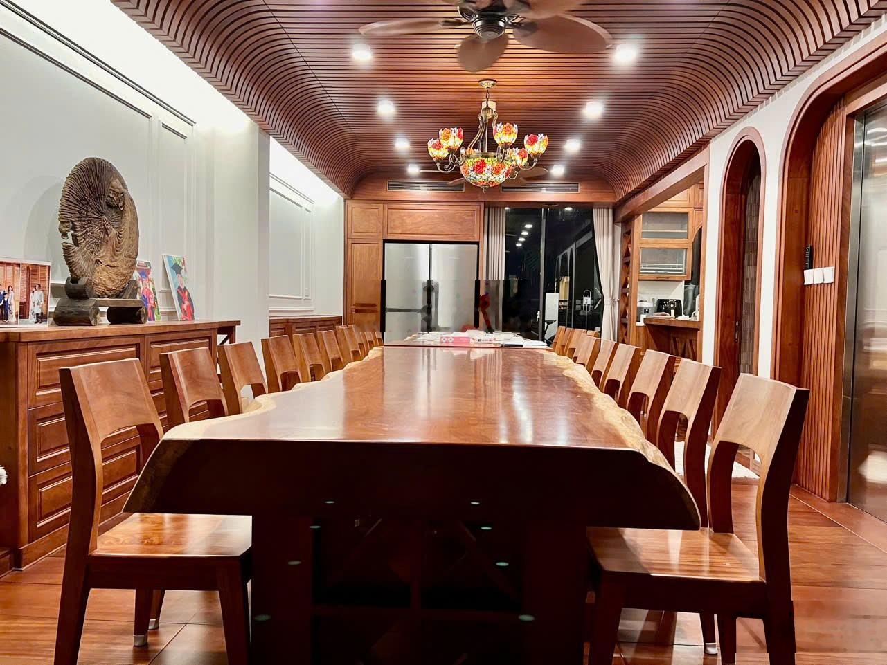 Chính chủ bán Biệt thự 200m 5pn Vinhomes Thăng Long ,Giá 40 tỷ .lh 0936242111