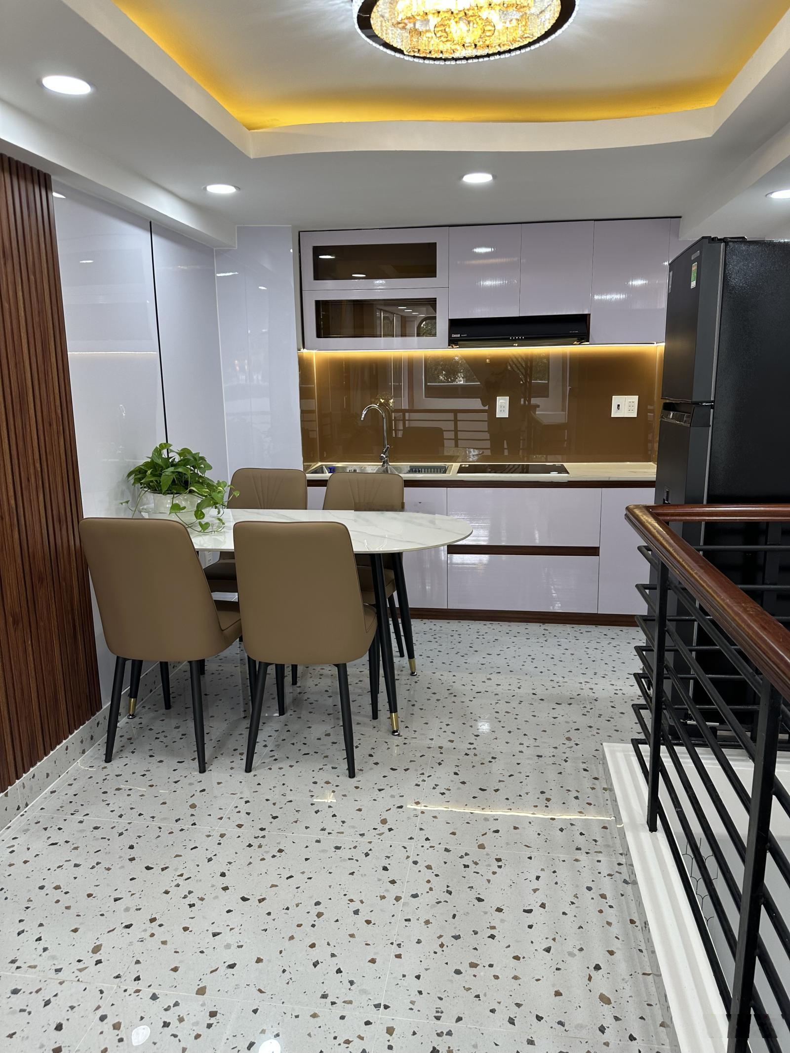 Siêu mặt tiền vừa ở vừa kinh doanh cực hiếm Hoàng Sa - vỉa hè 5m rộng - 4 tầng BTCT - 4 phòng ngủ