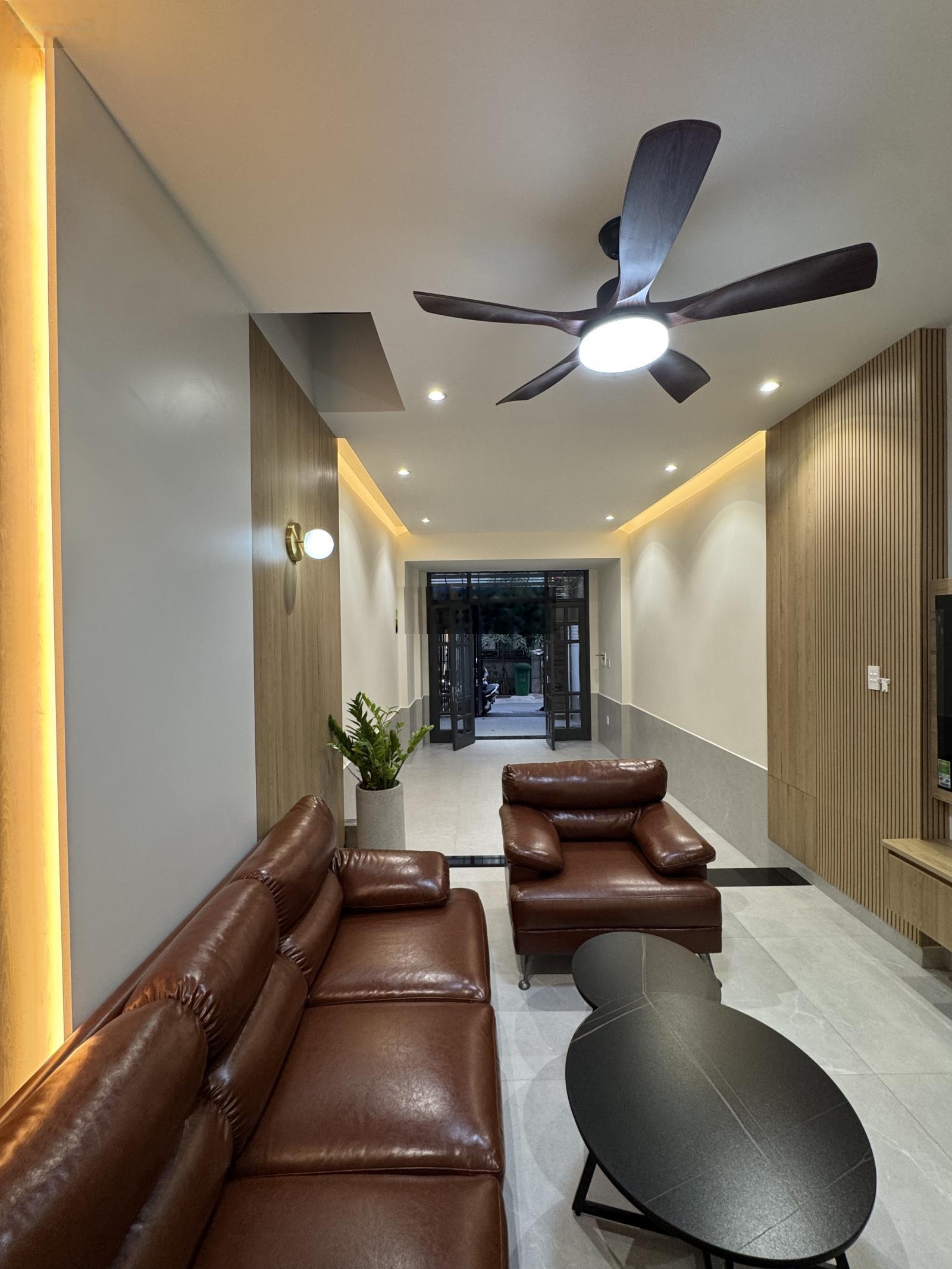 Nhà Q10 Hẻm Xe Hơi Đối Diện Trường Lạc Hồng - vài bước đến Vạn Hạnh Mall.