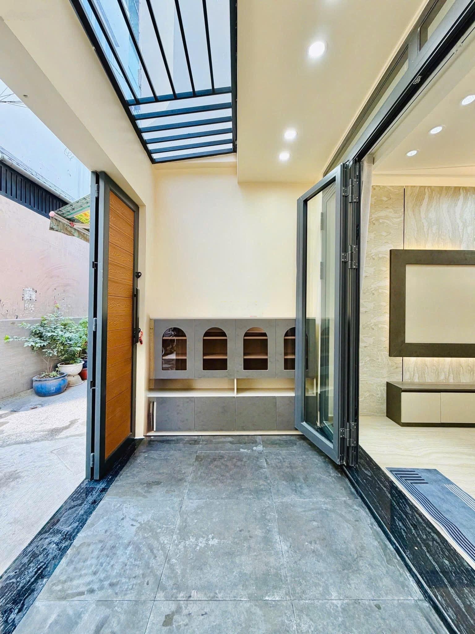 3 tầng lầu - khu hiếm - vài bước chân qua Cityland - đường Phan Văn Trị - 3 phòng ngủ mái đúc