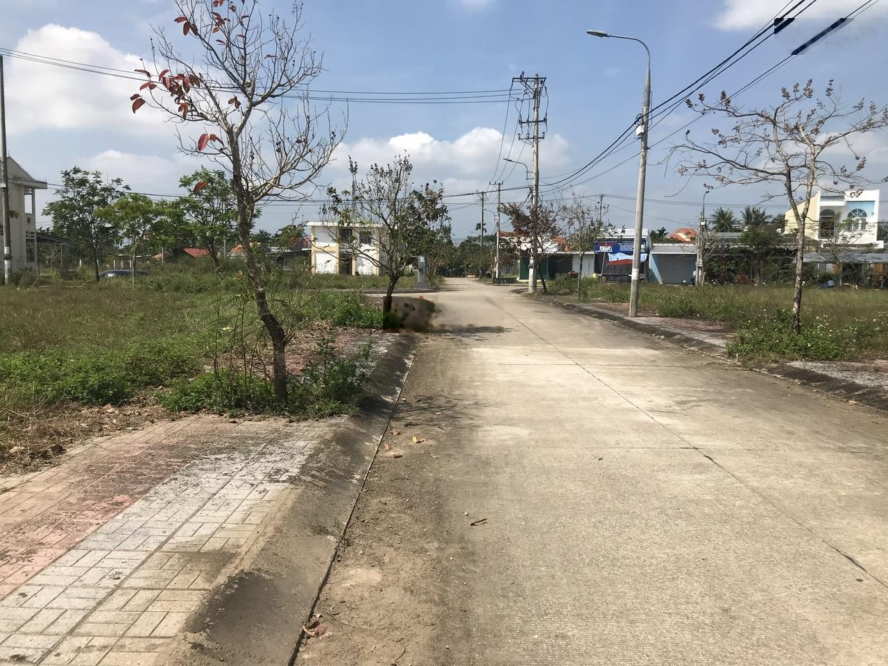 Tôi chính chủ cần bán lô khu dân cư Đông Yên, Bình Sơn, Quảng Ngãi, 125m2 sổ đỏ lâu dài