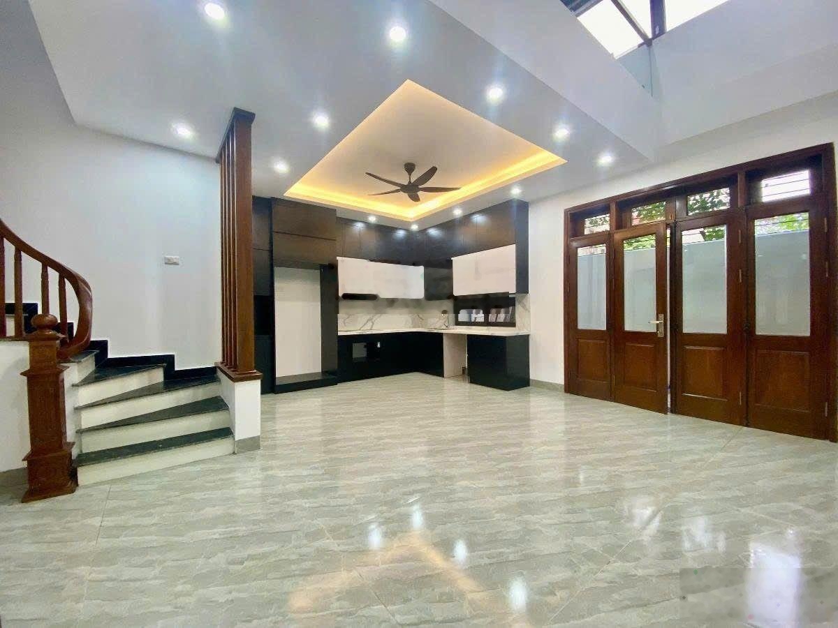 Nhà mặt phố giá tốt tại Ngọc Lâm, 13,5 tỷ, 60m2, 6T, 5PN, 5WC