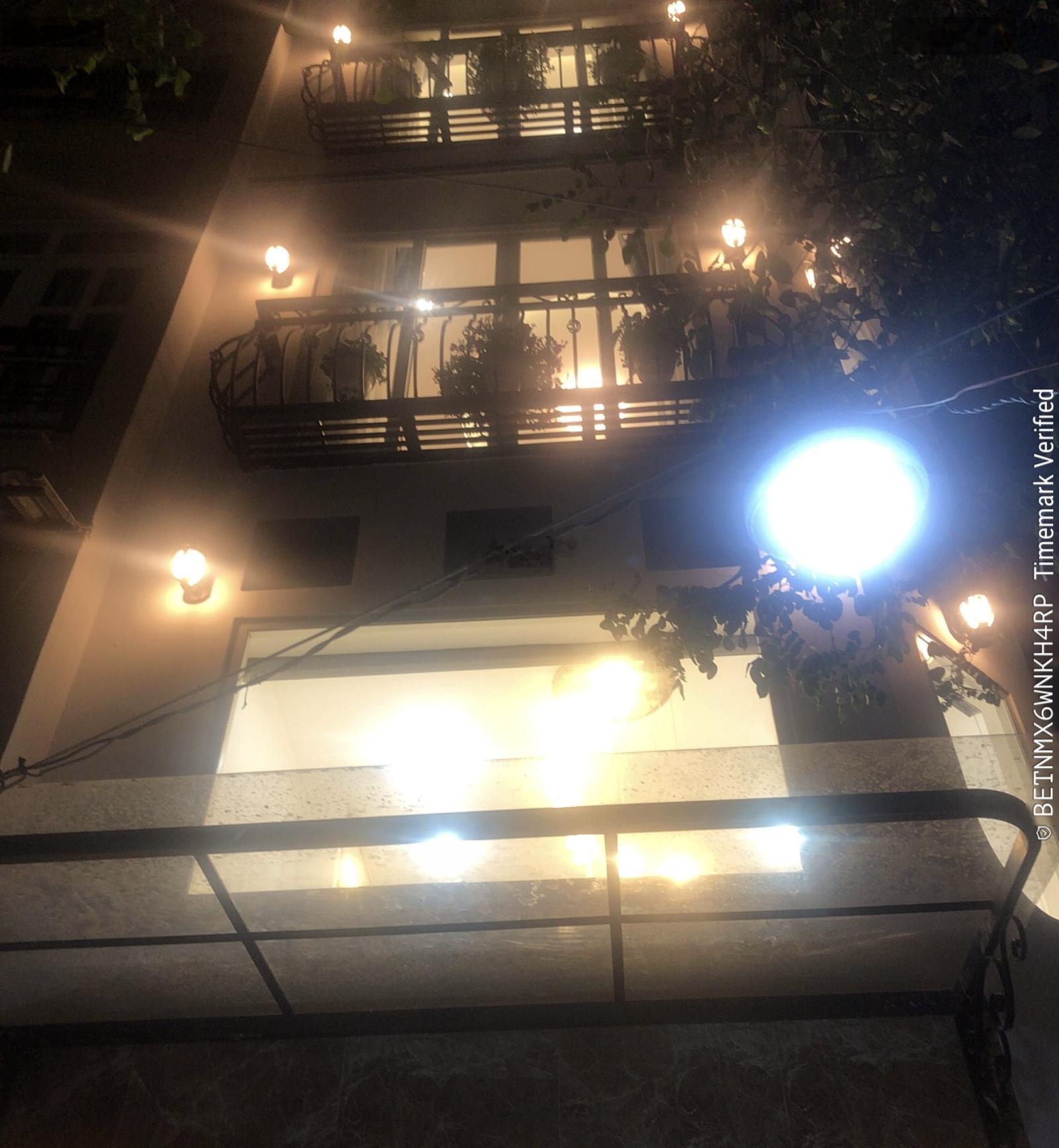 Bán nhà 5 tầng đẹp lung linh Huỳnh Văn Bánh - xe hơi đỗ cửa - sát MT - 3PN