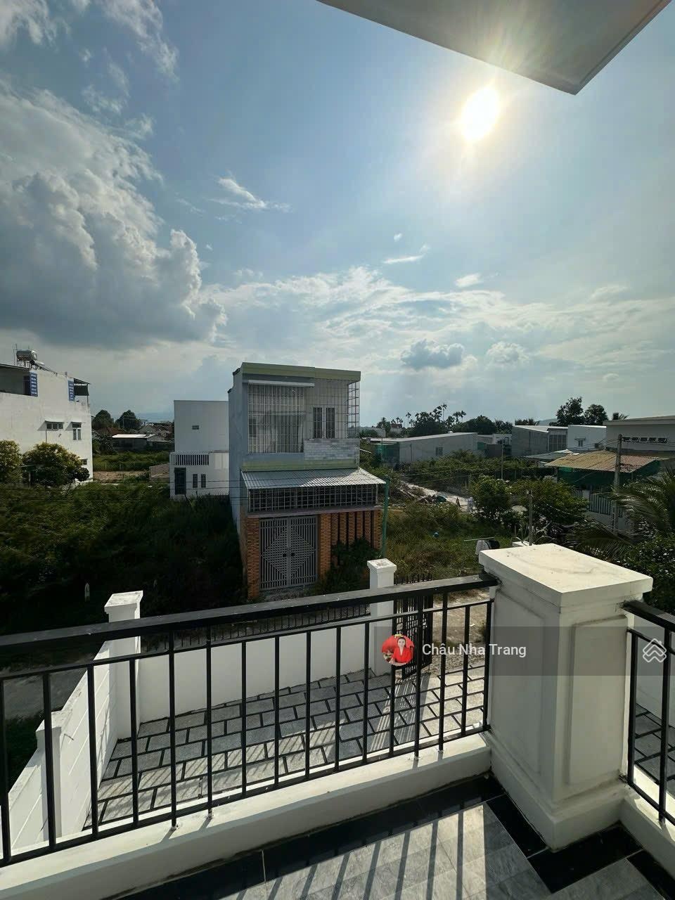 Bán nhà 2 tầng đẹp giá tốt- dt: 147m2 giá 3tỷ