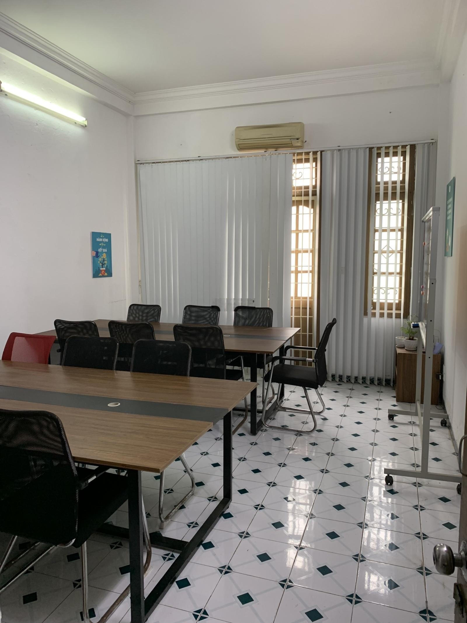 Cho thuê văn phòng 60m full nội thất chia 2 phòng riêng vào làm ngay