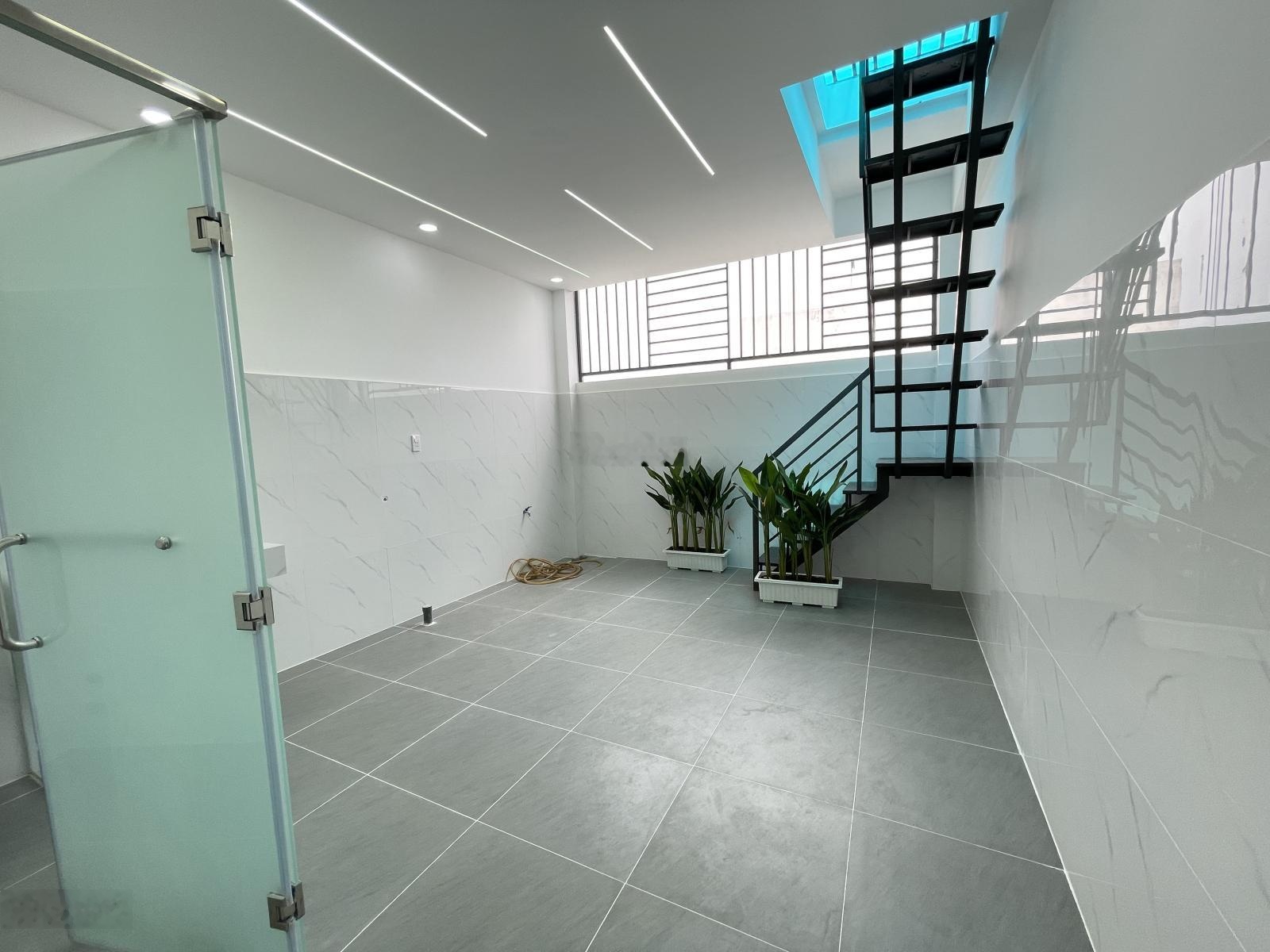 Siêu Phẩm Nhà Phố Xây Mới Có Thang Máy, TCH Q.12