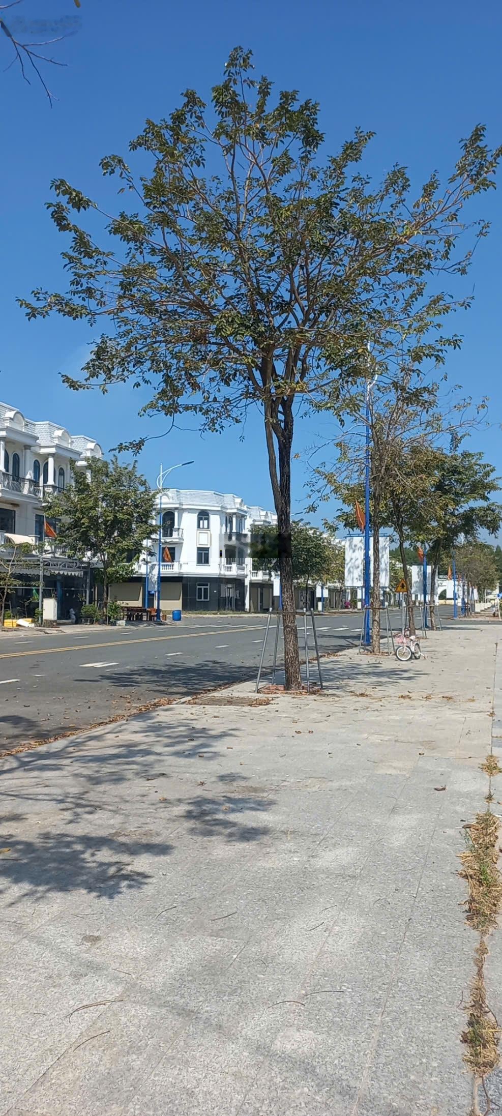 Chính chủ cần bán nhanh lô đất 70m2 vị trí đẹp. Trung tâm hành chính. Giá 8xx triệu. Hỗ trợ bank