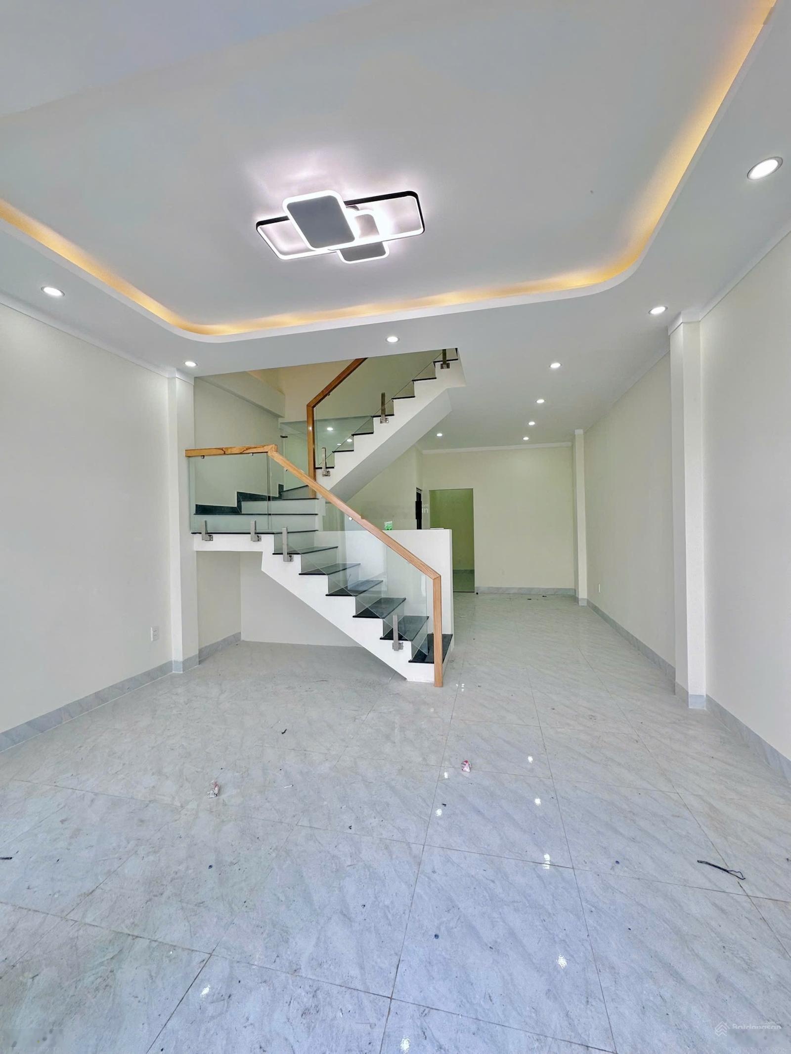 Chỉ 579tr sở hữu ngay nhà 1 trệt 1 lầu sân xe hơi sổ riêng thổ cư 100%, gần nhà hàng Thạc Hương