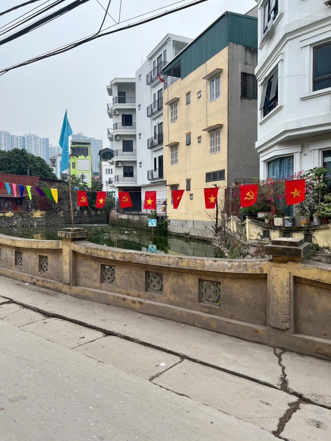 Nhà cần bán tại Cầu Cốc, Tây Mỗ Nam Từ Liêm Hà Nội. Nhà dân xây, thiết kế 4,5 tầng, ô tô đậu cửa