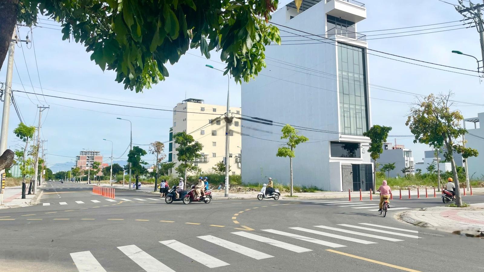 Còn sót lô cặp mặt tiền Lê Quảng Chí B1.145, sát ngã tư Lê Sỹ