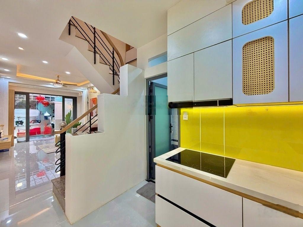 Nhà đẹp ở ngay - 35m2 (2P ngủ) sát hẻm OTO đường Lê Quang Định, chỉ 5.35 tỷ