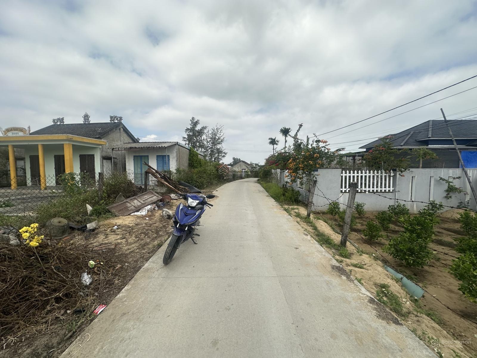 Cc bán 100m2 (4x25m) sổ hồng ODT, KP Hà My Trung - Ph Điện Bàn Đông. Bê tông 3 lề 4m. Giá 1tỷ350