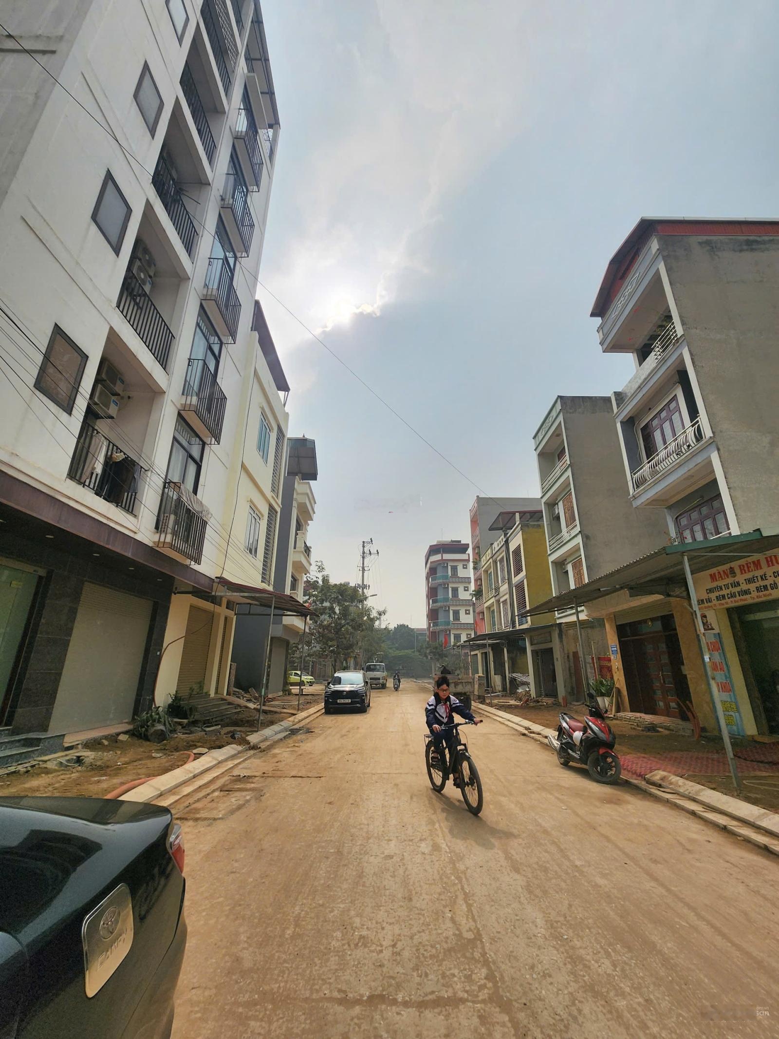 Bán nhà 3 tầng giãn dân khu 10 Đại Phúc gần sát công Viên Văn Miếu.DT 81m2 MT 4.5m Giá 10.7 tỷ