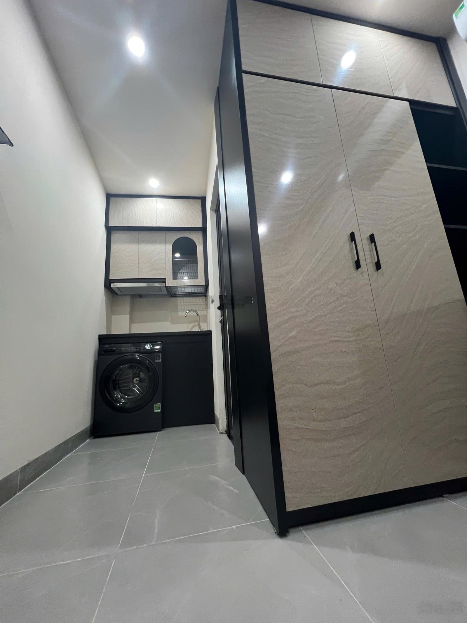 HOT. Toà CCMN xây mới phố Đức Diễn. Gần ĐH Công Nghiệp. 60m, 7T, 16 phòng. DT 75tr/th. Giá ĐT