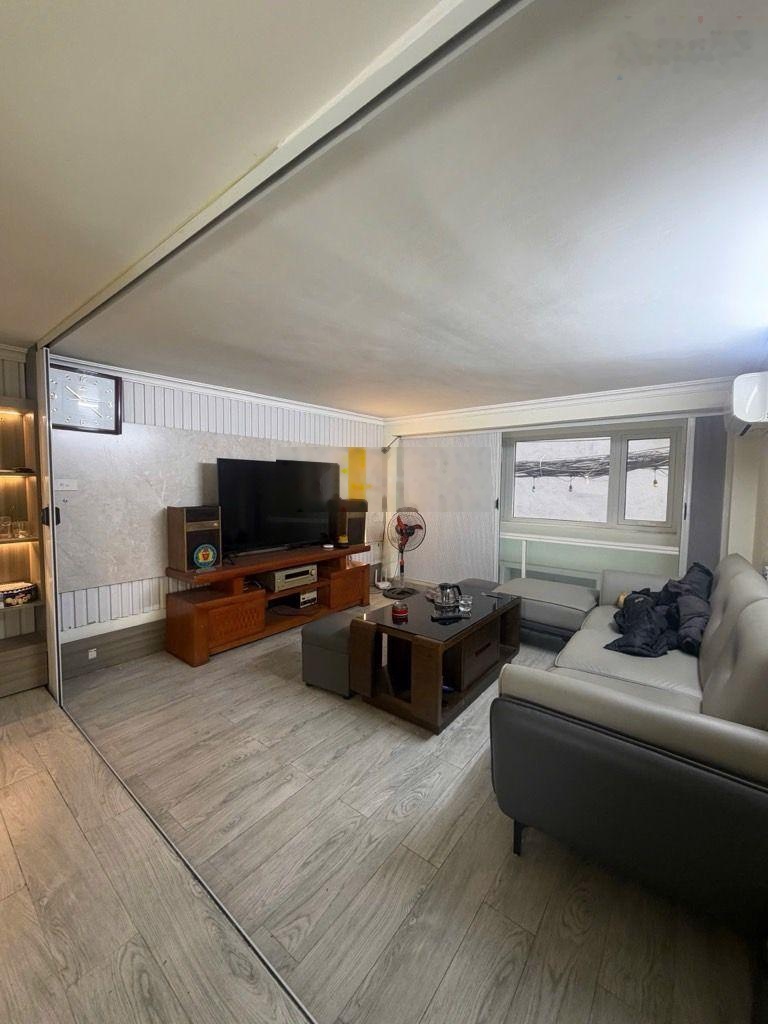 Lạc Long Quân DT 30m2 6 tầng, MT 3.8m. Nhà đẹp, dân xây, ngõ thông, vuông vắn. Nhà đẹp đón tết.