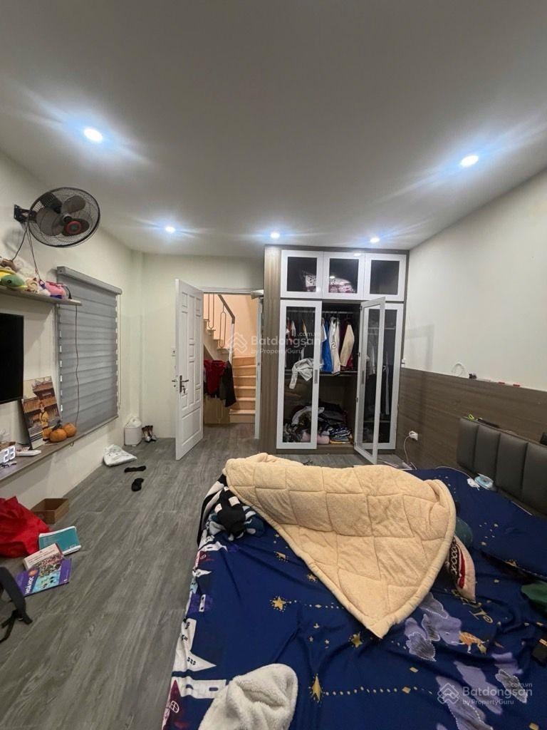 Lạc Long Quân DT 30m2 6 tầng, MT 3.8m. Nhà đẹp, dân xây, ngõ thông, vuông vắn. Nhà đẹp đón tết.