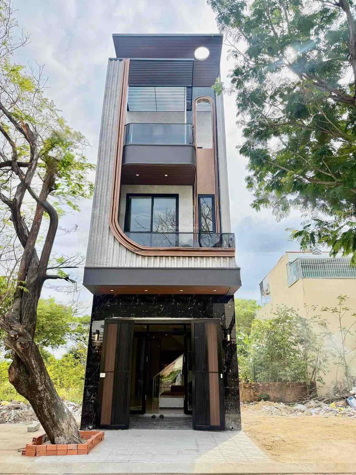 Bán nhà 3 tầng full nội thất cách Đ. Phong Châu 100m khu TĐC Đất Lành - DT 54m2 giá 6,5 tỷ