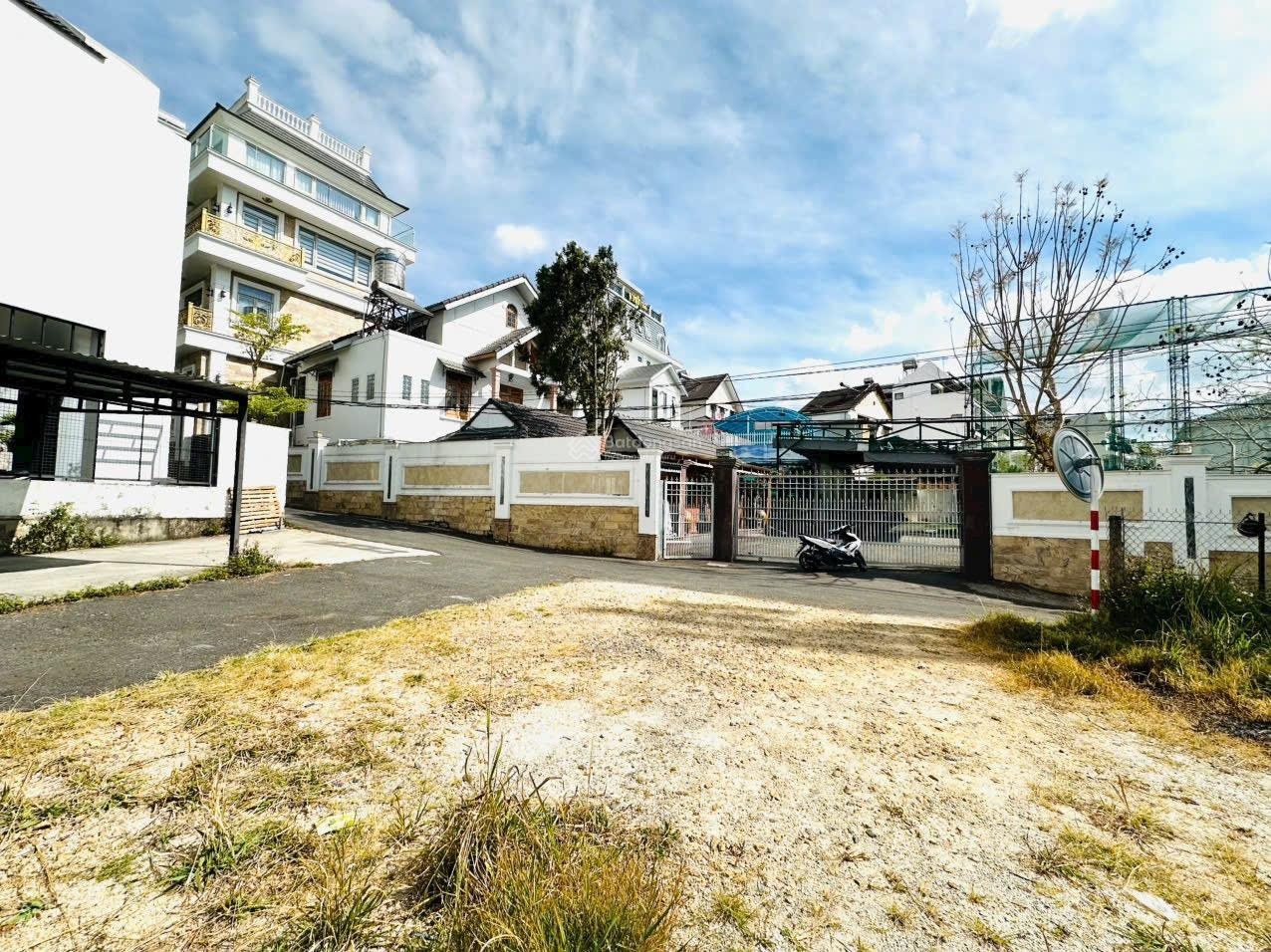 Lô đất hiếm giá rẻ 421m2 chỉ cách hồ xuân hương chỉ vài trăm mét