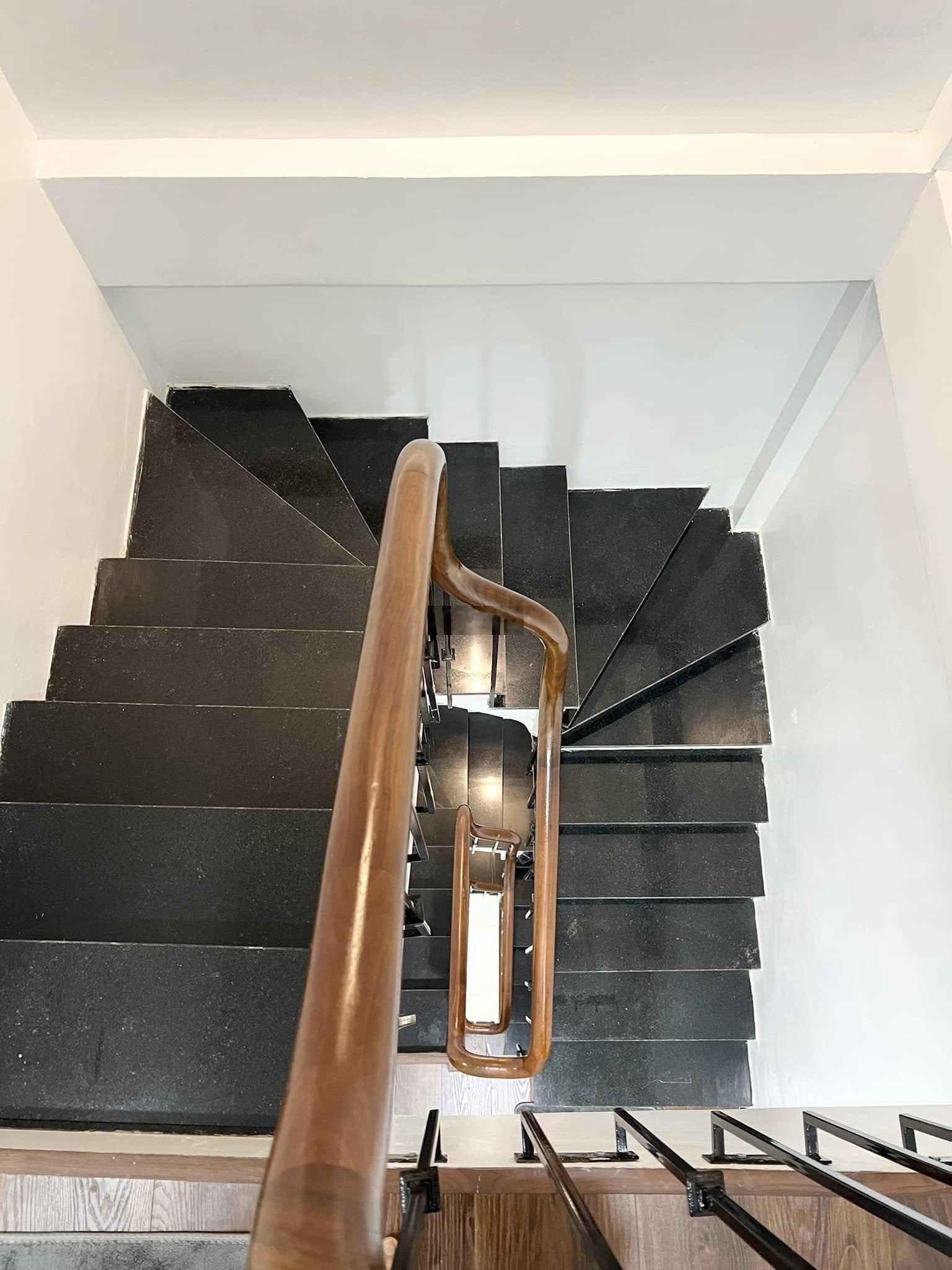 5,5 tỷ- Lô góc mặt ngõ sát phố, gần ô tô, DT 26m2*5T, sổ nở hậu, QH ổn định