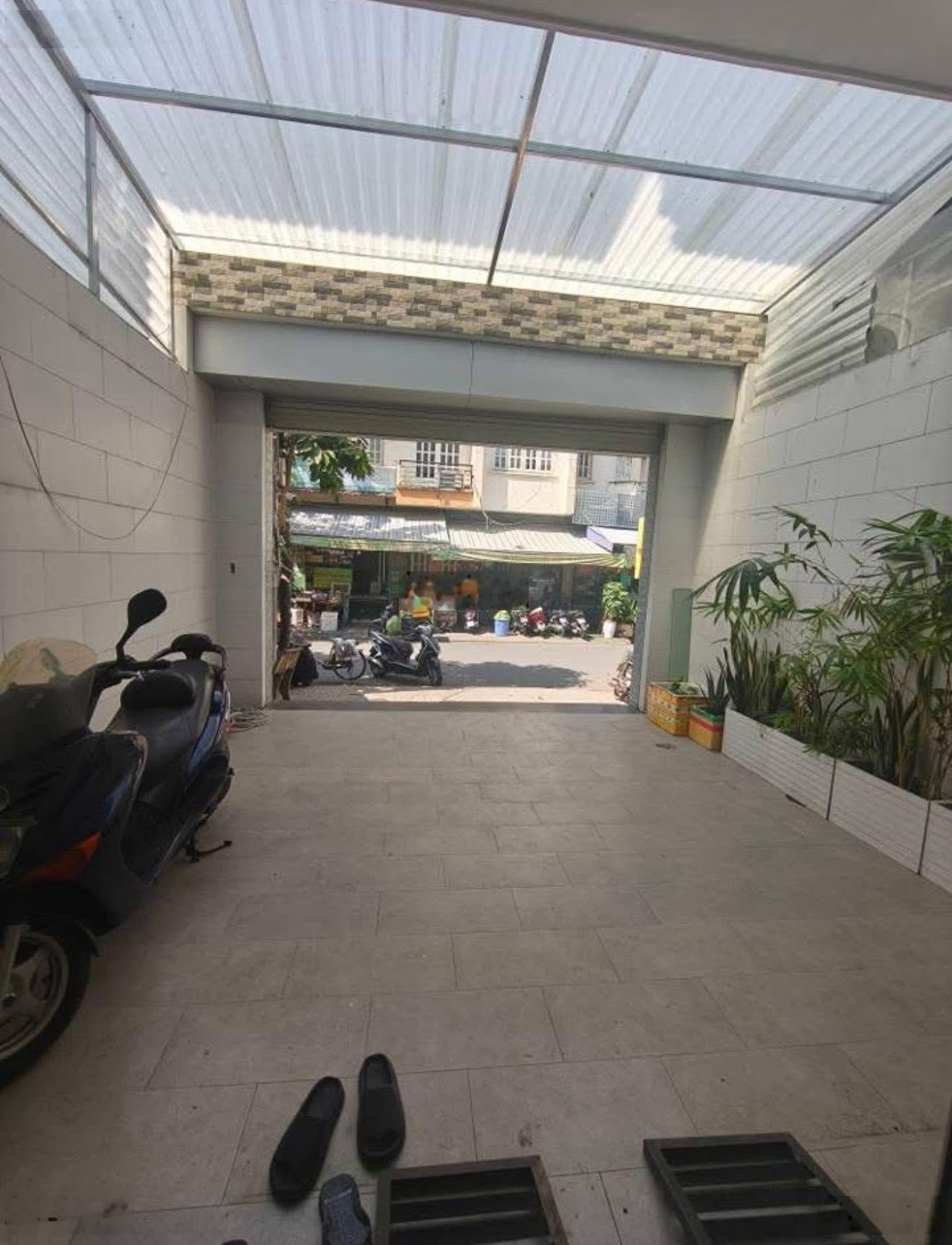 Cho thuê mặt bằng KDBB - phần sân trước nhà - Khu Đs Phạm Hữu Lầu Q7 - DT 5x5m - Giá 6.5 triệu