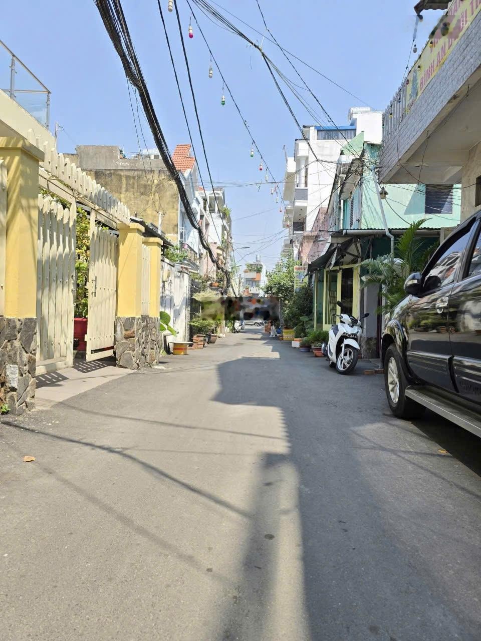 Bán nhà hẻm 8m 769/ Cách Mạng Tháng 8, phường 6, Tân Bình (4*17) trục CMT8