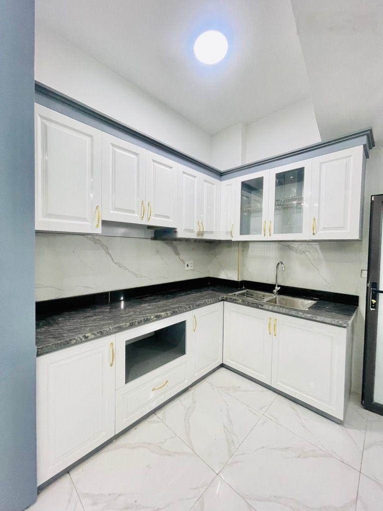 Tài chính dòng nhỏ 6,x tỷ - nhà 5 tầng, trung tâm việt hưng.