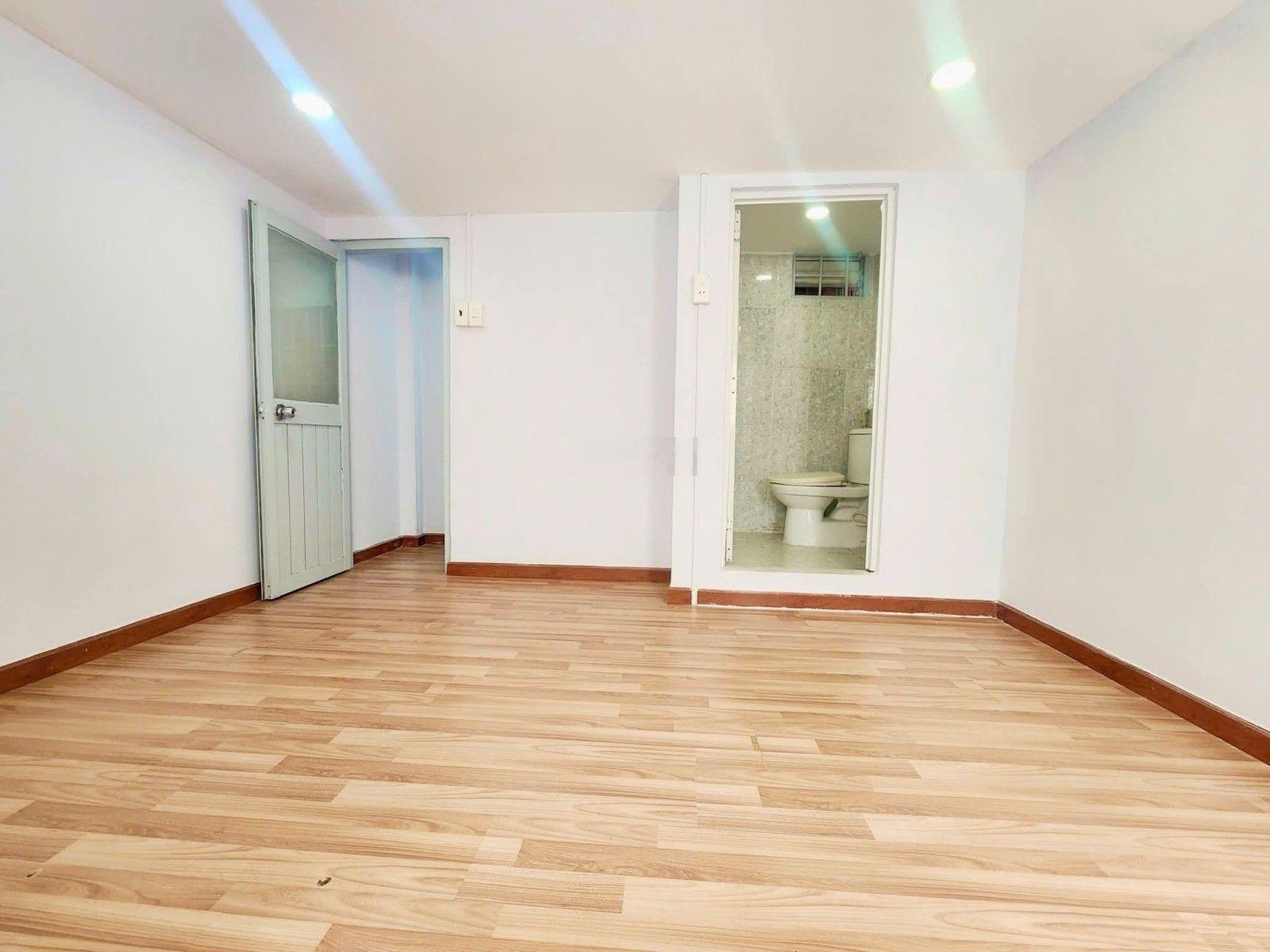 1 bước ra mặt tiền Trần Hưng Đạo, P. 1, quận 5 - kinh doanh sầm uất công viên cây xanh - nhỉnh 2đ