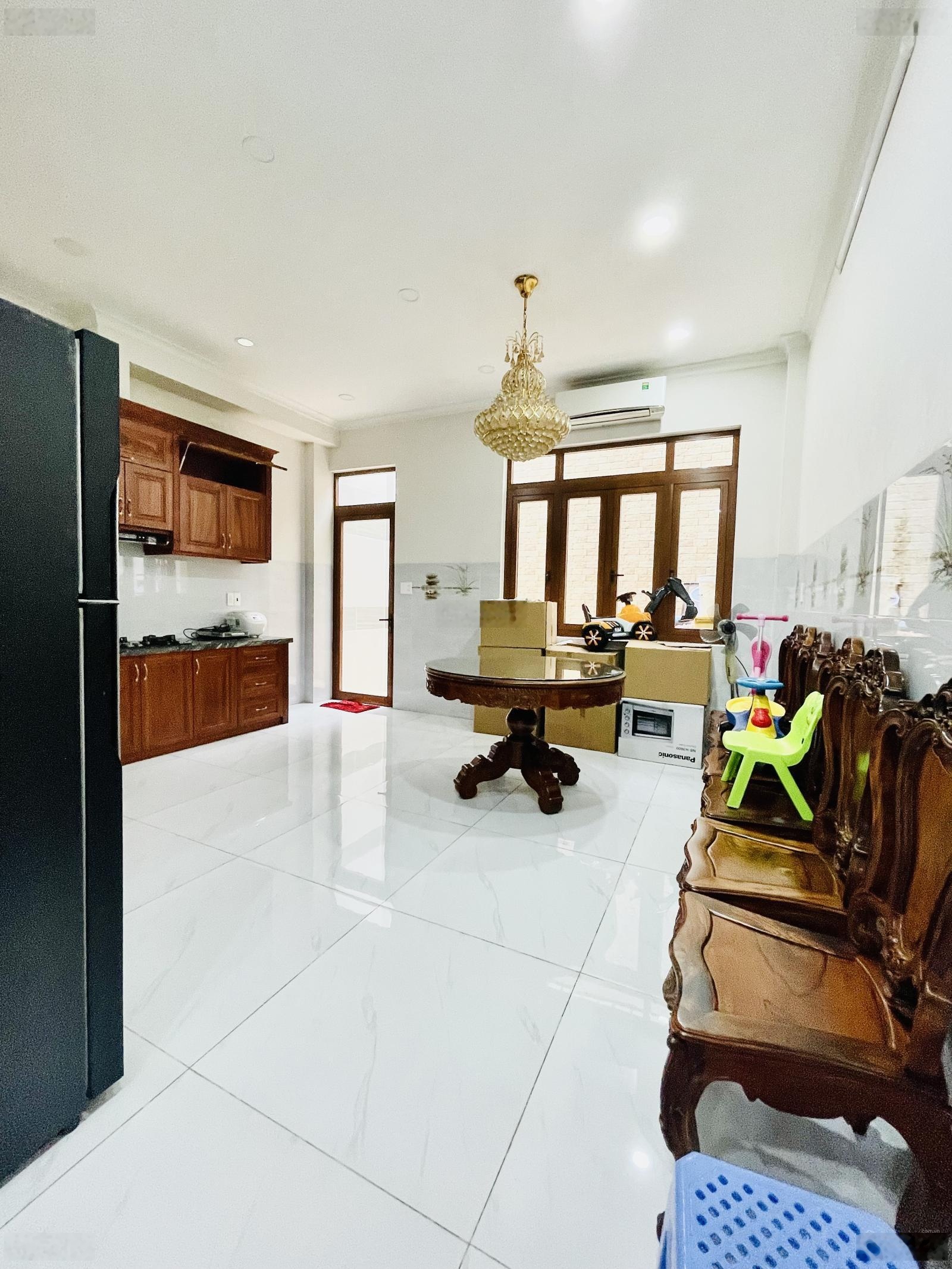 Bán nhà vip Tên Lửa - Cạnh Aeon Mall - 4 tầng - 5x20m - nội thất cao cấp - hàng xóm biệt thự