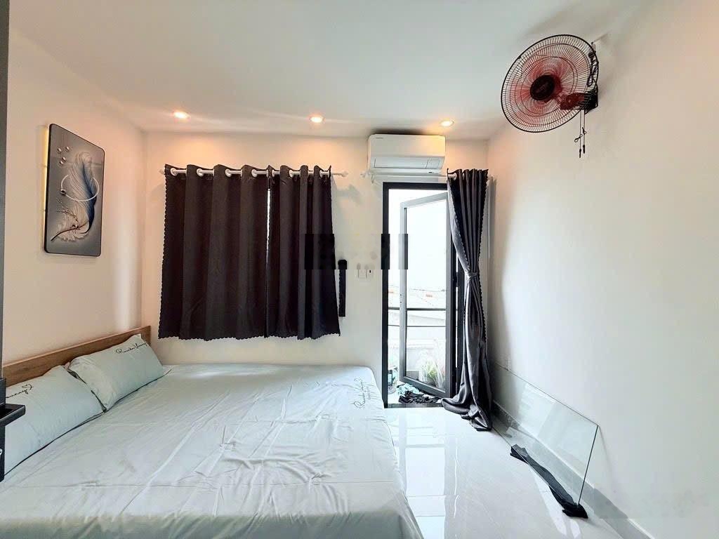 Ngay ngã tư Hàng Xanh - nhà mới 4 lầu thông - 2PN 3 WC - DTSD 80m - Full nội thất - chỉ 3,98 tỷ