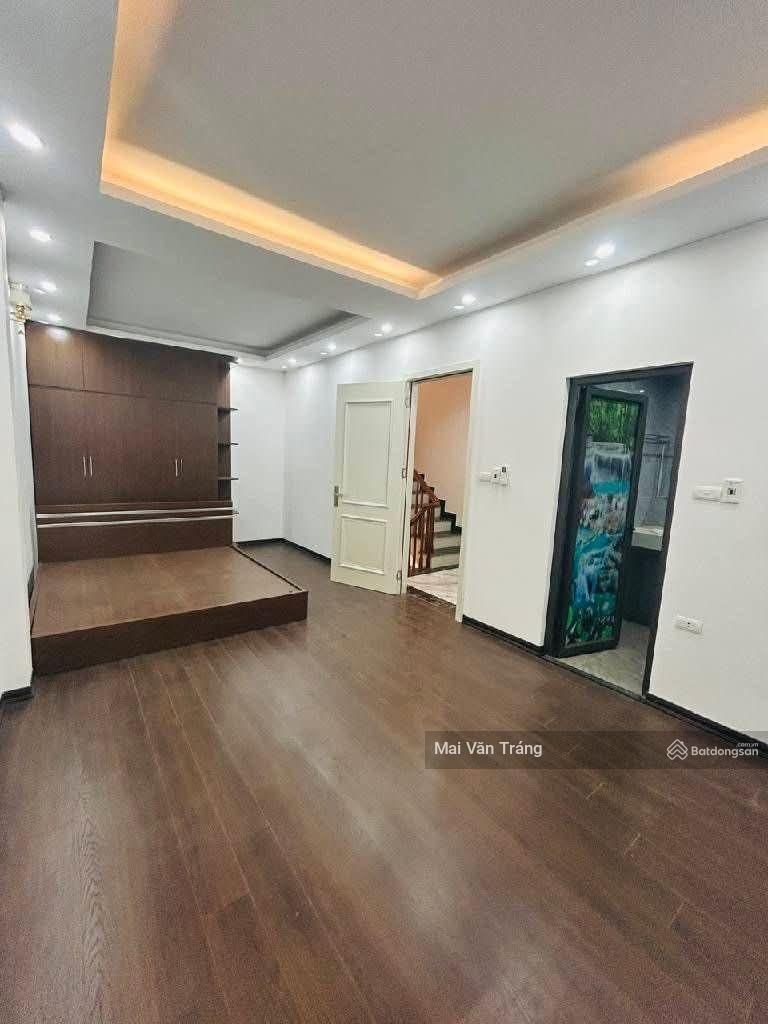 Bán nhà Mỹ Đình - Nam Từ Liêm - 8.35 tỷ - 40m2x5t - 10m ra ô tô tránh - sát mặt phố