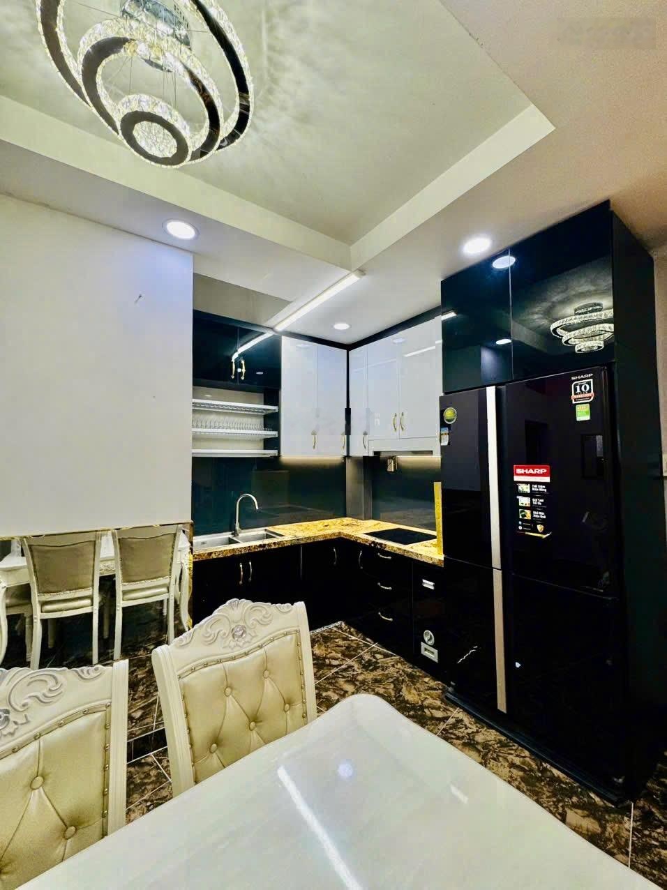 Siêu phẩm 4.4x12m 1 trệt 2 lầu 4PN 5WC full nội thất cao cấp