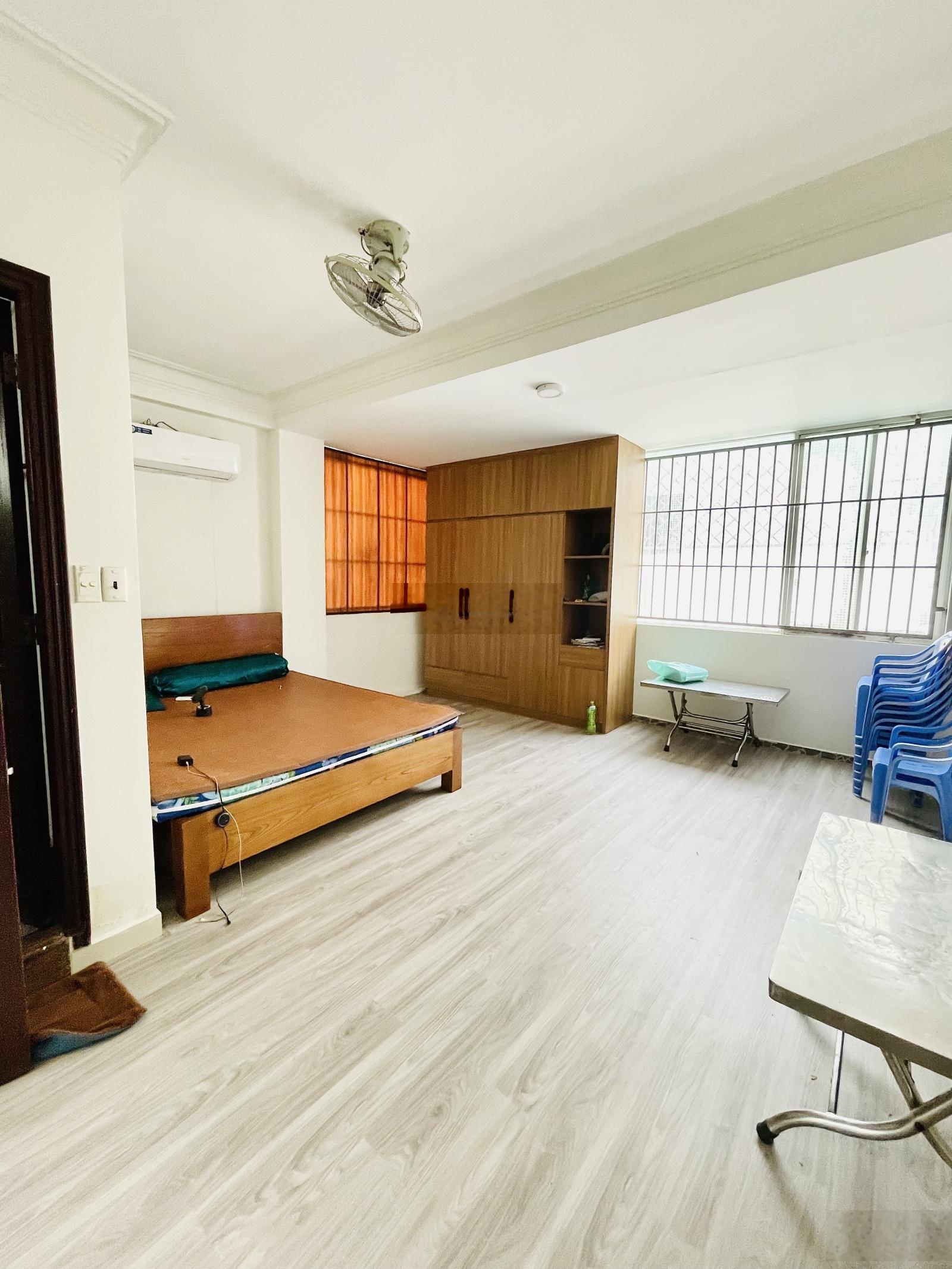 Bán nhà khu Tên Lửa - Mặt tiền view công viên - 4 tầng (có hầm) - 5x20m - Nội thất xịn - nhà đẹp