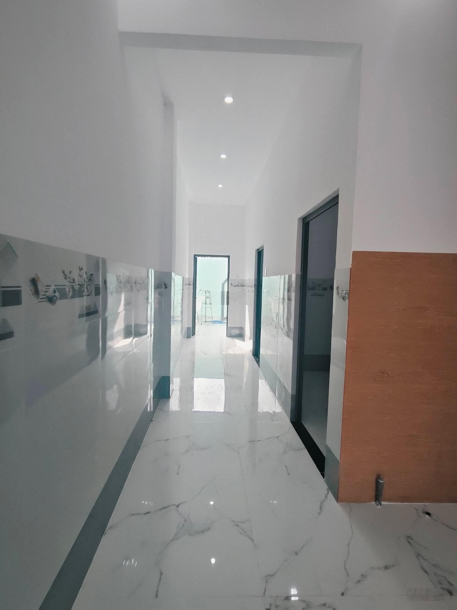 Bán nhà mới hoàn thiện tại trung tâm long hải. Đường xe hơi,cách dinh cô long hải hơn 1km