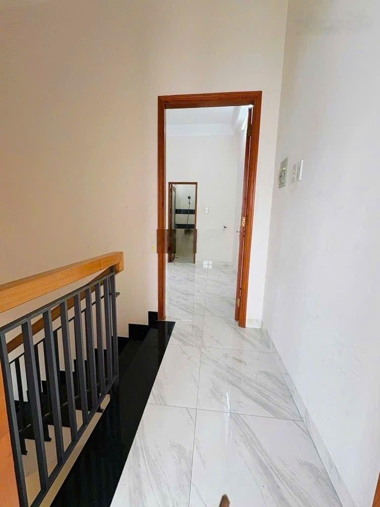 Cực hiếm - bán nhà 3 tầng sát MT Lê Văn Quới P. BTĐ A - 104m2, ngang 8 dài 14m, giá 7,3 tỷ TL