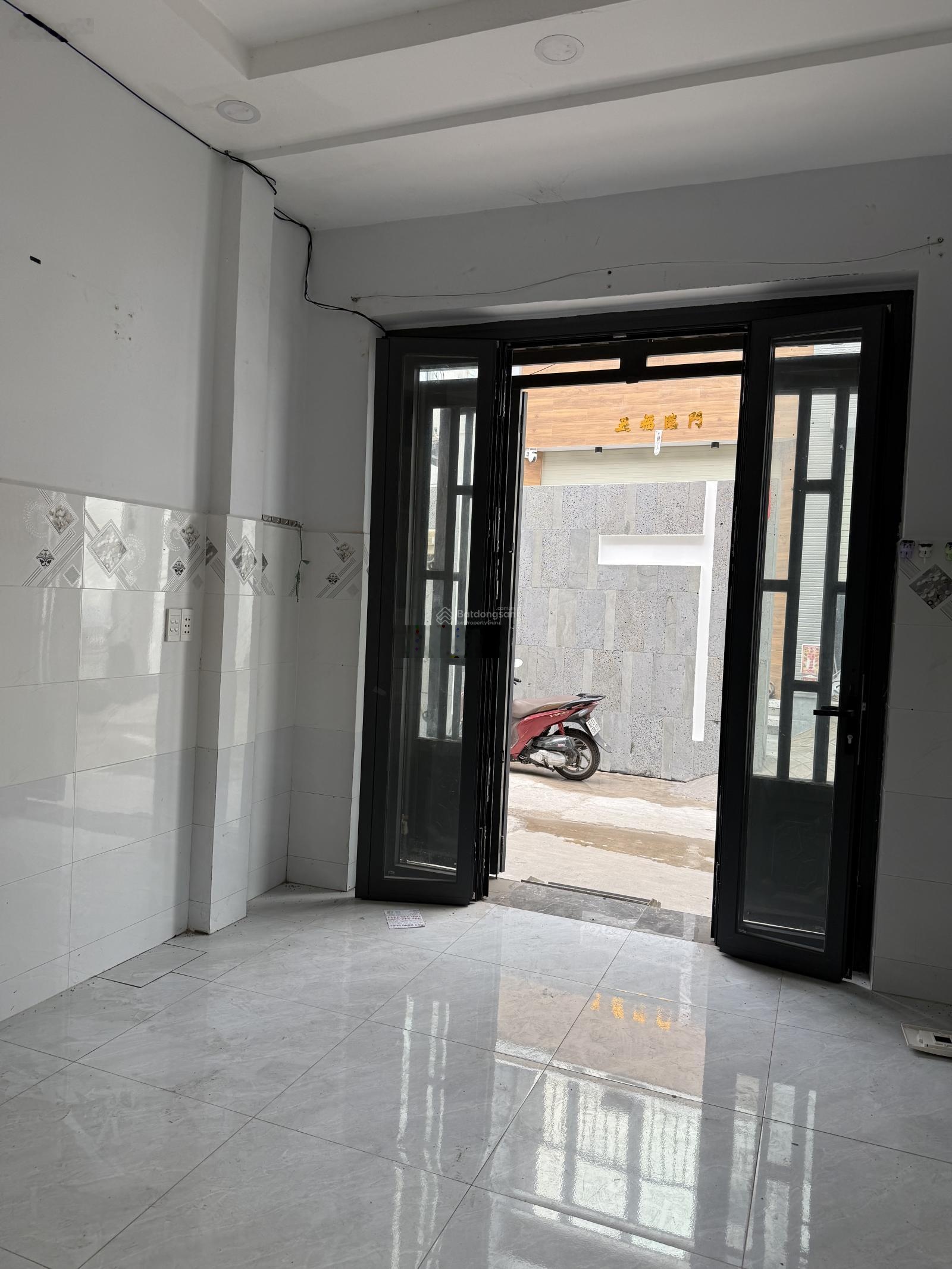 Chỉ 2 tỷ 9 có nhà mới - 2 tầng BTCT xây kiên cố - hẻm xe hơi vào tận cửa nhà - giá vẫn còn TL