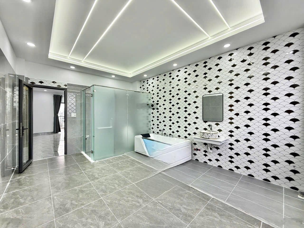 Bán nhà phố 4m x 21m 4.5 tầng có thang máy, hẻm nhựa 8m thông đường Lê Thị Riêng P. Thới An