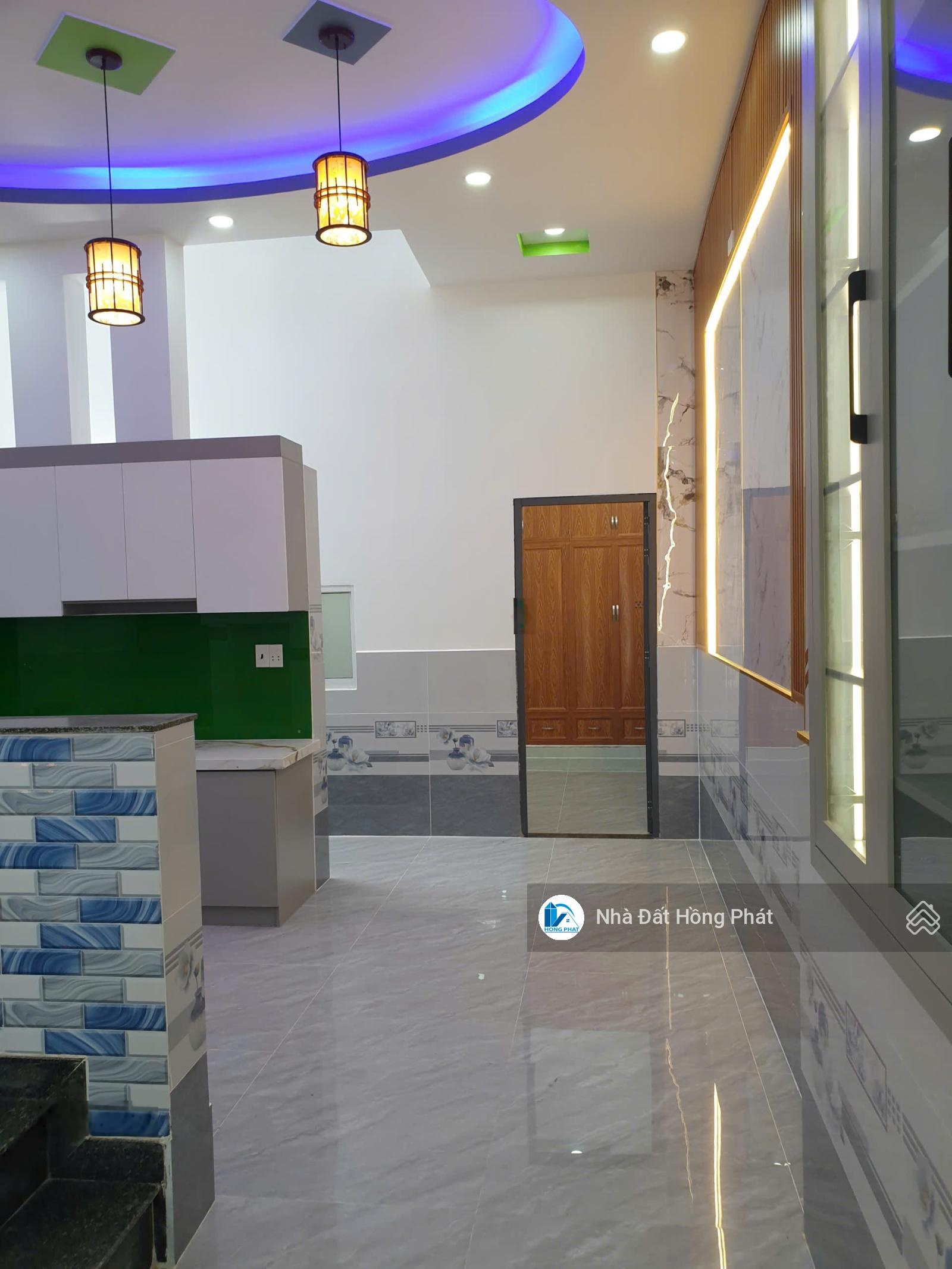 Nhà đẹp 5m*18m, 2 lầu (5pn) đường nhựa 8m, gần chợ Đại Hải - Hóc Môn